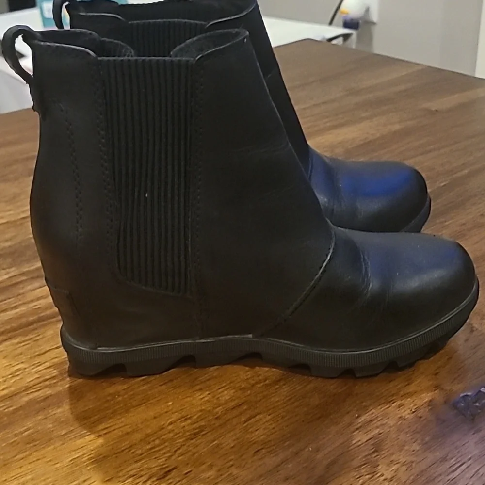 Sorel Joan of Arctic Wedge II Chelsea Black Winter Ankle Boots women’s size 6